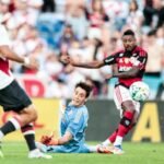 Flamengo e River Plate empatam por 2 a 2 em amistoso movimentado em Portugal