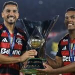 Flamengo garante Alex Sandro até 2027 e espera por Danilo no elenco