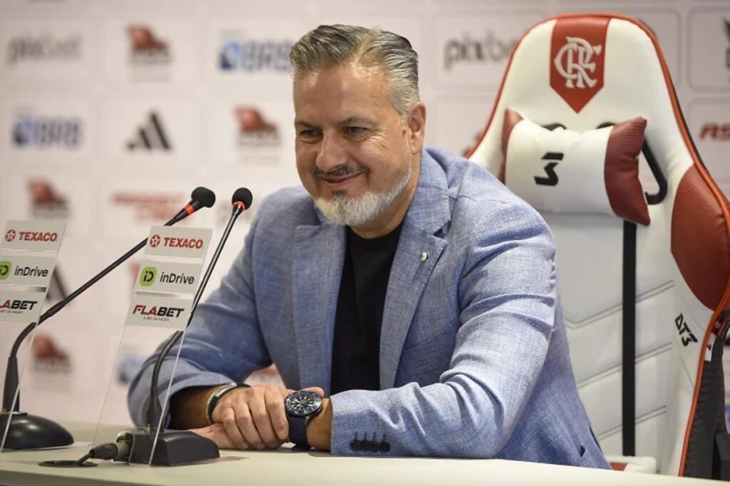 Flamengo negocia três reforços, confirma diretor José Boto