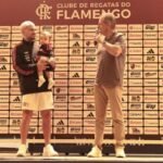 Flamengo oficializa homenagem e Arrascaeta ganhará busto na Gávea