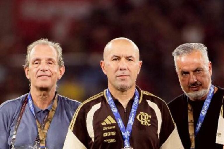 Bap, Leonardo Jardim, and José Boto: the trio is not willing to facilitate the departure of Flamengo players. Credit: Gilvan de Souza / Flamengo