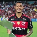 Flamengo rejeita oferta milionária do Grupo City pelo zagueiro João Victor
