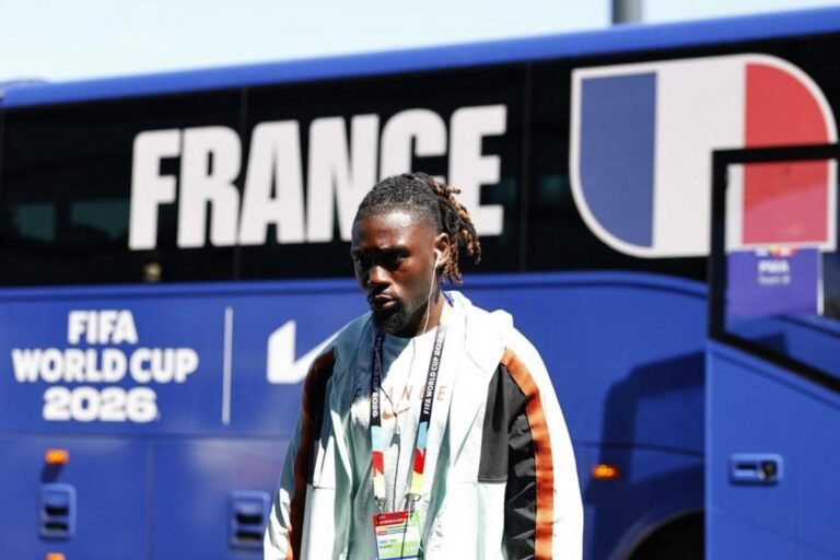 França aposta em Manu Koné contra Marrocos: medalhista e alvo de gigantes