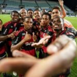 Garotos do Ninho Lorran e Wallace Yan decidem vitória do Flamengo em Portugal