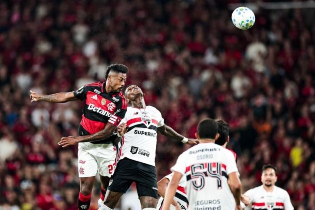 Gol anulado no fim impede vitória do Flamengo contra o São Paulo no Maracanã