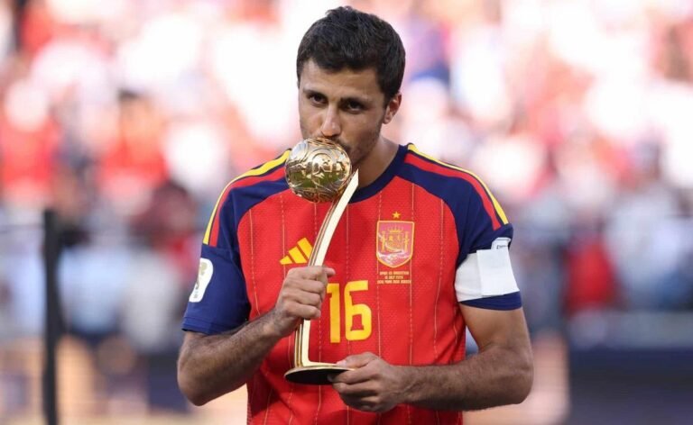 Paris Saint-Germain entra na disputa por Rodri, volante do Manchester City