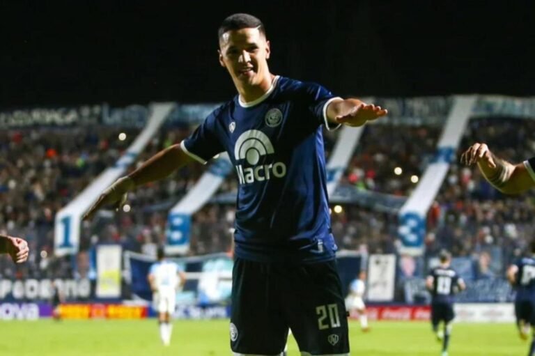 Alex Arce has scored 11 goals in 18 matches for Rivadavia this season. Photo: Independiente Rivadavia / Disclosure
