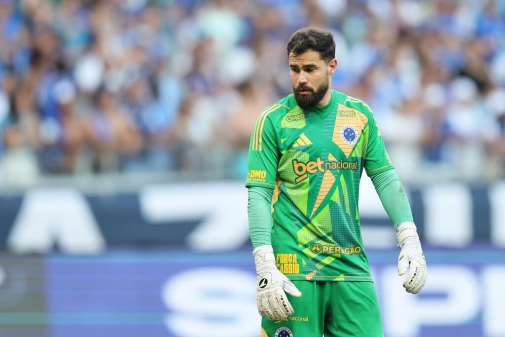Internacional contrata goleiro Matheus Cunha para buscar recomeço após passagem pelo Cruzeiro