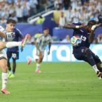 João Canalha commented on the match between Argentina and Cape Verde — Photo: PATRICIA DE MELO MOREIRA / AFP