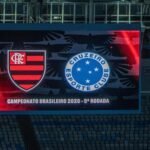 Maracanã big screen showing shields of Flamengo and Cruzeiro. Photo: Maga Jr / Agência F8/ Gazeta Press