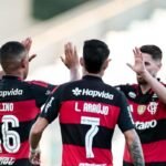 Players celebrate Lino's goal in Flamengo vs. River Plate — Photo: Gilvan de Souza/Flamengo