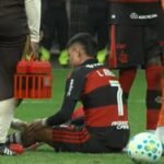 Luiz Araújo marca gol pelo Flamengo mas sai lesionado em amistoso contra Olimpia