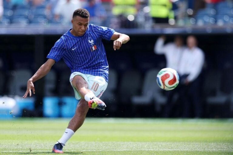 Mbappé torna-se o jogador mais jovem a alcançar 20 jogos em Copas do Mundo