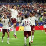 Oyarzabal opens the scoring for Spain against France in the World Cup semifinal — Photo: Lars Baron / GETTY IMAGES NORTH AMERICA / Getty Images via AFP