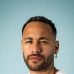 Neymar treina no CT Rei Pelé e deve reforçar Santos contra Chapecoense