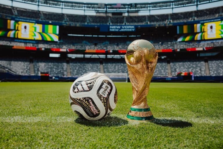Nova bola da Copa 2026, TRIONDA FINAL tem design exclusivo para fases decisivas