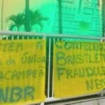 Protesters hung banners in front of the CBF headquarters in Rio de Janeiro to protest the Brazil national team's elimination from the 2026 World Cup. Photo: Reproduction / CNN Brasil