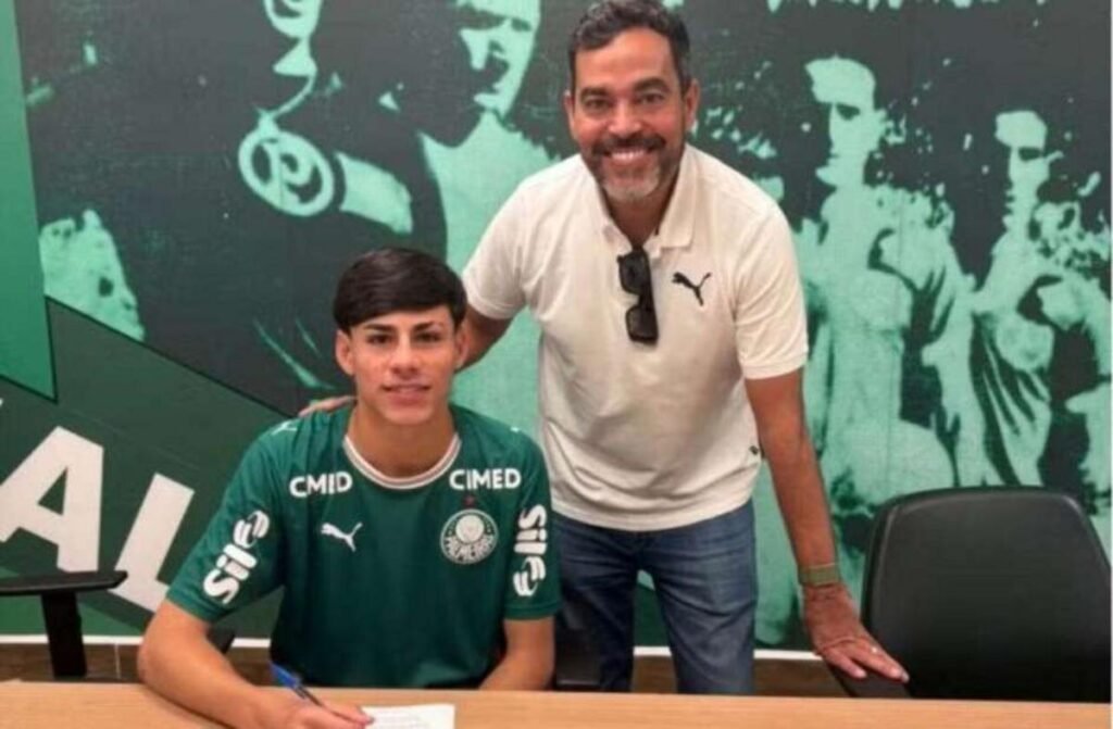 Palmeiras blinda joia João França com contrato e multa de R$ 580 milhões
