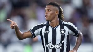 Palmeiras enfrenta disputa com quatro clubes europeus pela contratação de Danilo do Botafogo