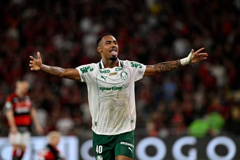 Allan scores for Palmeiras against Flamengo. Photo: André Durão.