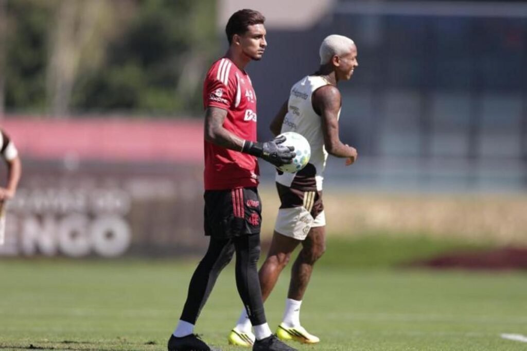 Promessas do Flamengo, Wallace Yan e Dyogo Alves celebram marcas importantes no elenco profissional