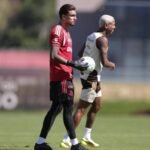 Promessas do Flamengo, Wallace Yan e Dyogo Alves celebram marcas importantes no elenco profissional