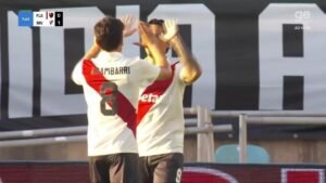 Sebastián Driussi scores for River Plate against Flamengo 7 minutes into the first half.