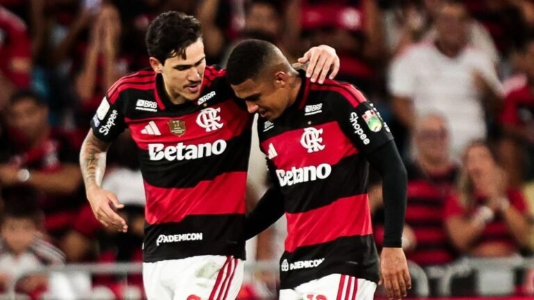 Samuel Lino celebra um ano de Flamengo com protagonismo inesperado