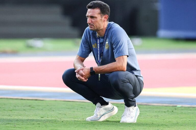 Scaloni emocionado deixa futuro na Argentina em aberto após derrota na final