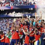 Spain players celebrate World Cup title. REUTERS/Lee Smith