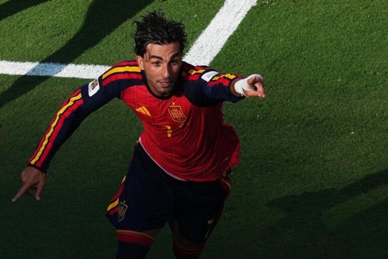 Ferran Torres celebrates Spain's goal against Argentina. Credit: REUTERS/Amanda Perobelli