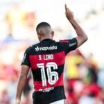 Samuel Lino in action for Flamengo (Photo: Gilvan de Souza/Flamengo)