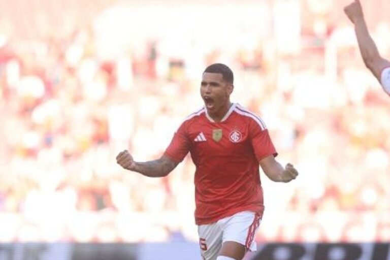 Aguirre celebrates a goal scored for Internacional in the Campeonato Gaúcho. Photo: Ricardo Duarte/Internacional