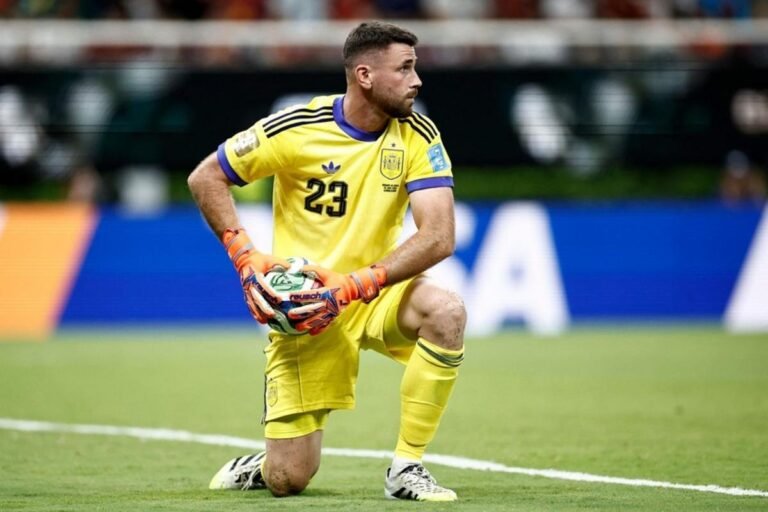 Unai Simón helped Spain set a world record for the longest time without conceding a goal in World Cup history — Photo: Ulises RUIZ/AFP