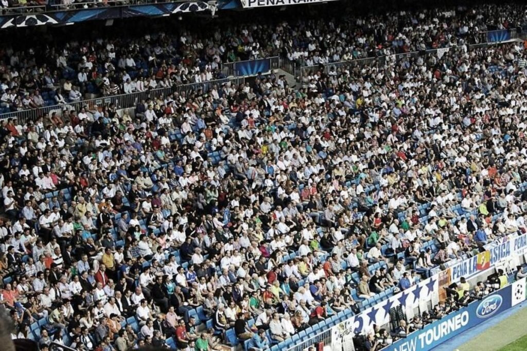 Real Madrid contrata atacante Carlos Espí para disputar vaga com Endrick