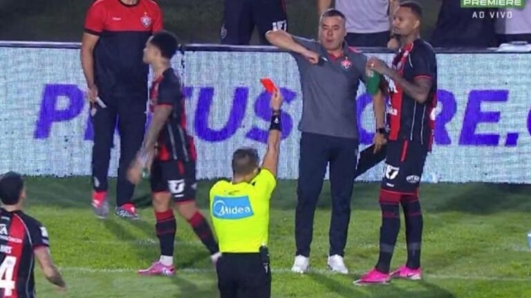Vitória vs. Palmeiras: Referee's justification for cards to Cacá, Luan Cândido, and Maurício. Credit: Reproduction / Rádio Itatiaia