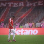 Zagueiro Victor Gabriel (Inter) suspenso pelo STJD até Gabriel Pec voltar a treinar
