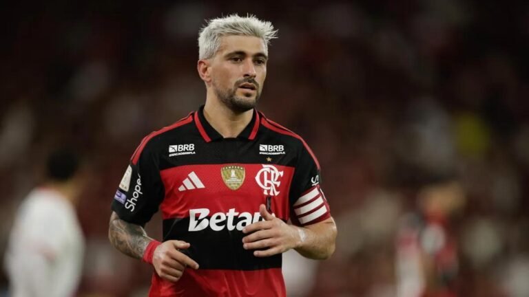 Arrascaeta confirmado no time titular do Flamengo para enfrentar Cruzeiro na Libertadores