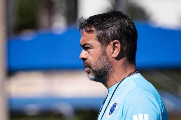 Artur Jorge define Cruzeiro com desfalques e dúvida para Flamengo na Libertadores