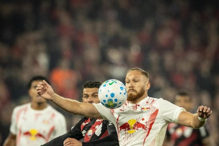 Athletico e Bragantino empatam no Brasileirão com lei do ex e defesaças