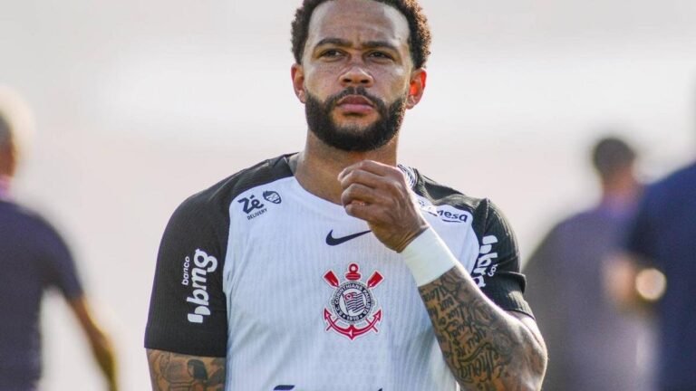Memphis stated that an already agreed-upon commitment was breached and said he would take measures to protect his interests. Corinthians did not confirm the forward's version, maintaining it decided to end the agreement for financial reasons. (Alexandre Oliveira/Sports Press Photo/Getty Images)