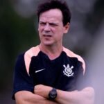 Corinthians soma oito desfalques antes de decisões e sem poder contratar