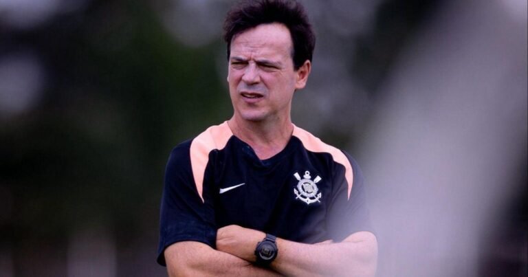 Corinthians soma oito desfalques antes de decisões e sem poder contratar