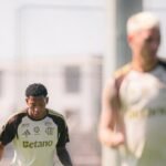 Plata in action during Flamengo's training — Photo: Adriano Fontes / Flamengo