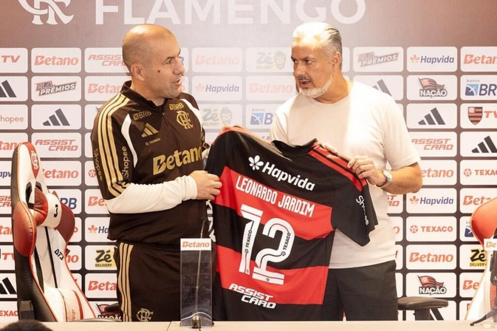 Flamengo foca na Libertadores e adia reforços em meio a crise com Jardim e Boto