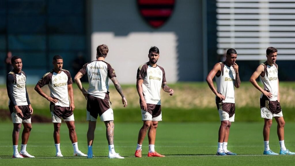Flamengo folga; Paquetá concede coletiva na reapresentação segunda