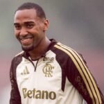 Flamengo inscreve Lorran e quatro jovens para oitavas da Libertadores contra o Cruzeiro