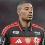Flamengo rejeita Peñarol e pondera rescisão com De La Cruz
