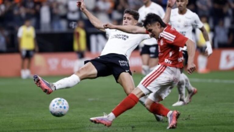 Bernabei scores the goal for Inter that secured the club's qualification in the Copa do Brasil.