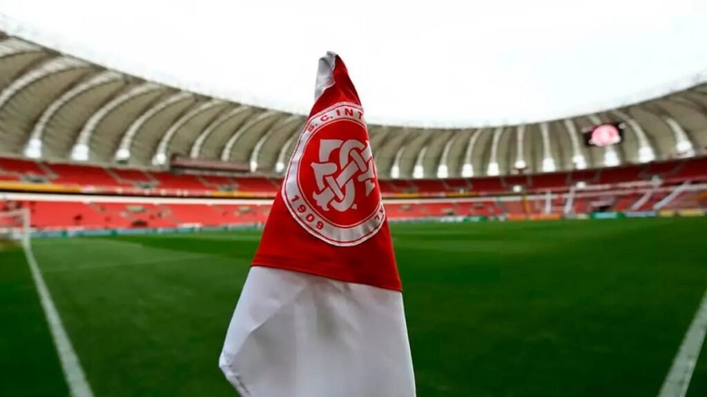 Internacional em risco de punição da Fifa; Flamengo garante zagueira por mais 5 anos